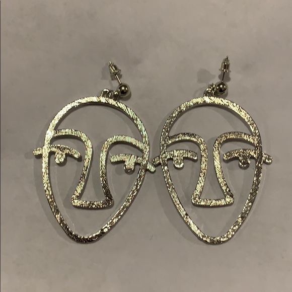 Artistic and unique metal face earrings! - Picture 3 of 4